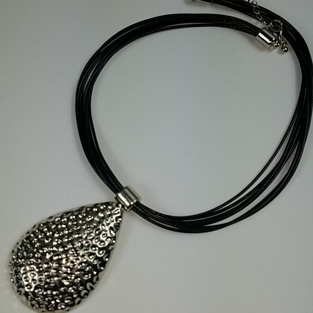 Fashion Jewelry, Silver hammered necklace